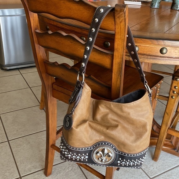 𝅺👜 Western Style brown Studs & Sparkles Fleur d’ Lis Lily should strap b… - Picture 6 of 10